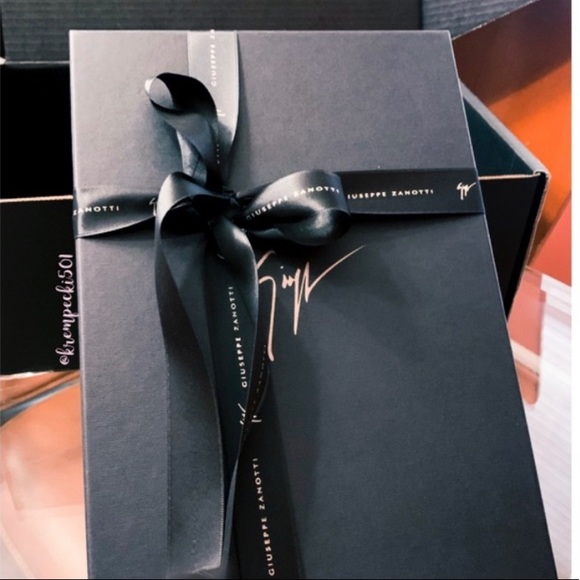 giuseppe zanotti NIB black velvet platform heels - Picture 16 of 16